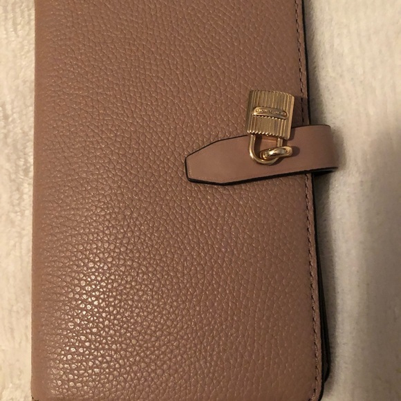 Michael Kors wallet - Picture 1 of 4